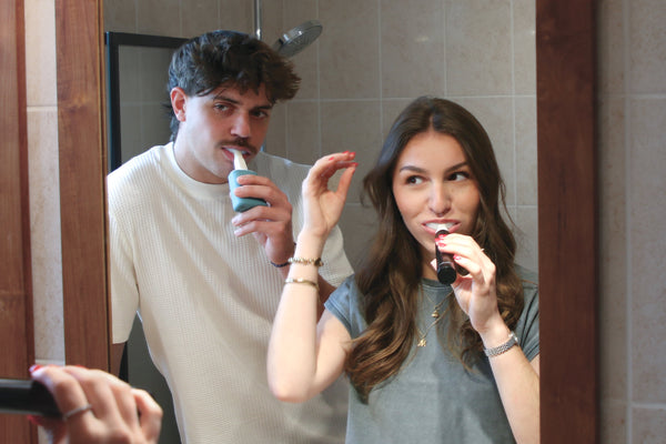 Y-Brush Assure Un Nettoyage Complet Et Simultané Des Dents