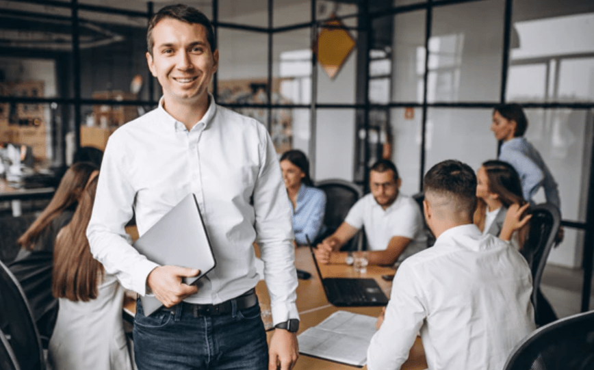 Maîtrise de l'hygiène buccale au travail : Comment se brosser efficacement les dents pendant la journée de travail ? - Y-Brush