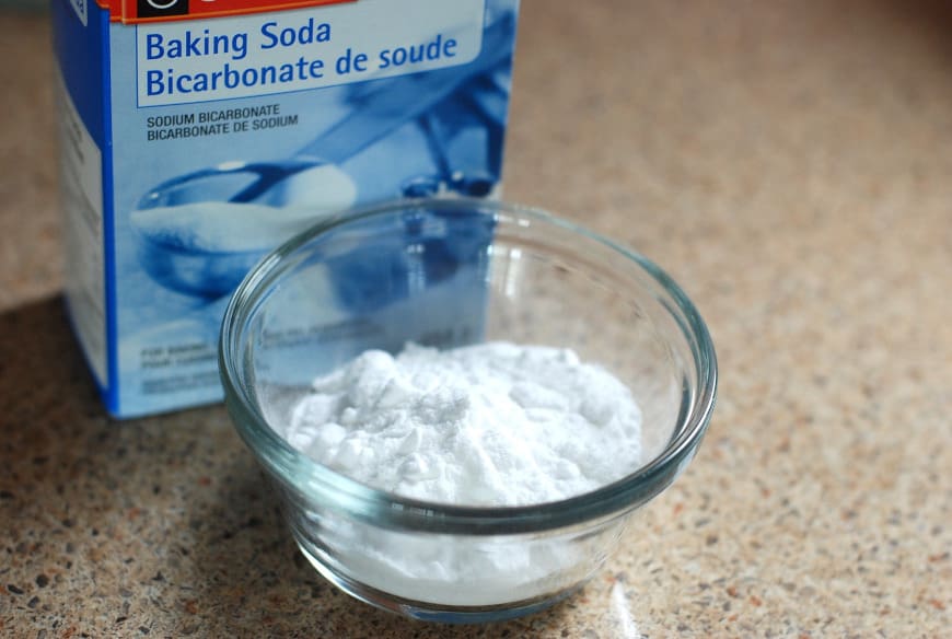 Bicarbonate de soude pour avoir les dents blanches : une bonne solution ? - Y-Brush