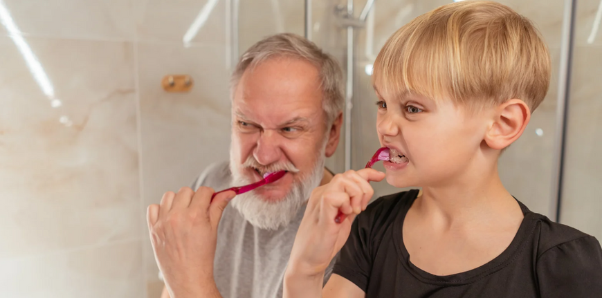 Pourquoi choisir une brosse à dents adaptée pour les enfants ?