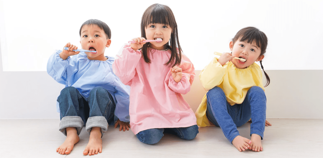 Comment motiver les enfants à bien se brosser les dents ? - Y-Brush