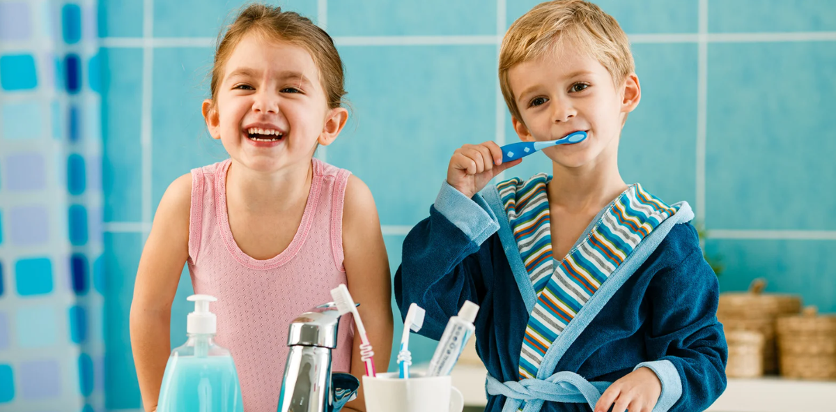 Comment apprendre à votre enfant à bien se brosser les dents (sans se fâcher) ? - Y-Brush