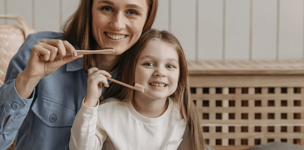 Quel âge idéal pour commencer la brosse à dents électrique chez les enfants ? - Y-Brush