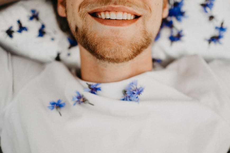 Comment avoir une dent blanche et un sourire éclatant ? - Y-Brush