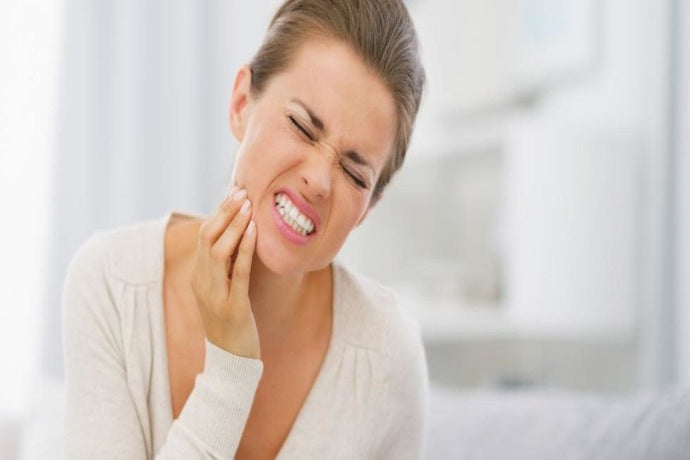 Avoir les dents sensibles : c'est quoi ?