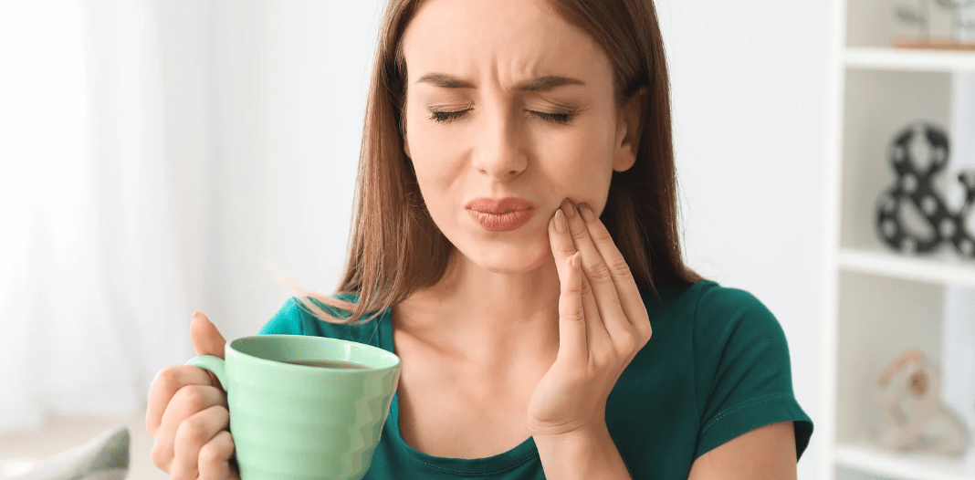 Comment choisir la brosse à dents idéale pour les personnes ayant des sensibilités dentaires ? - Y-Brush
