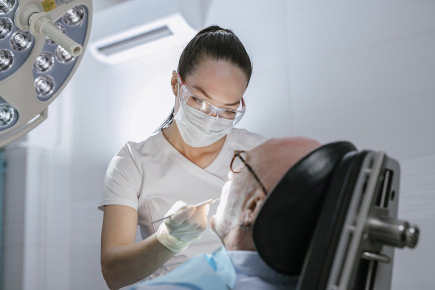 L’érosion dentaire et dents pas lisses : que faut-il savoir ? - Y-Brush