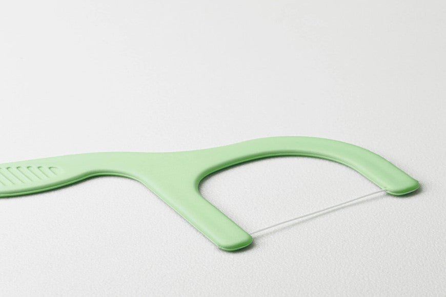 L'utilité du fil dentaire pour la santé des dents - Y-Brush