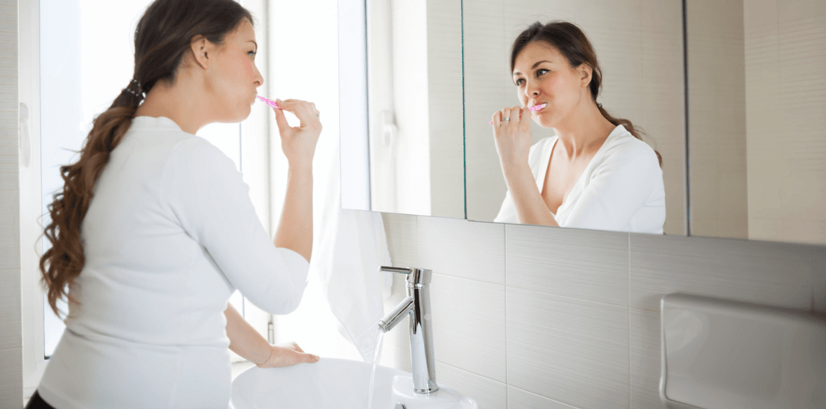 Prendre soin de ses dents pendant la grossesse : conseils et précautions - Y-Brush