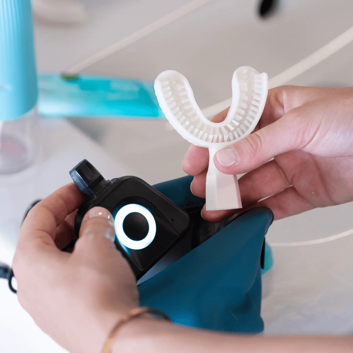 Adopter la brosse à dents demi-lune : pourquoi c'est l'option parfaite pour votre hygiène bucco-dentaire - Y-Brush