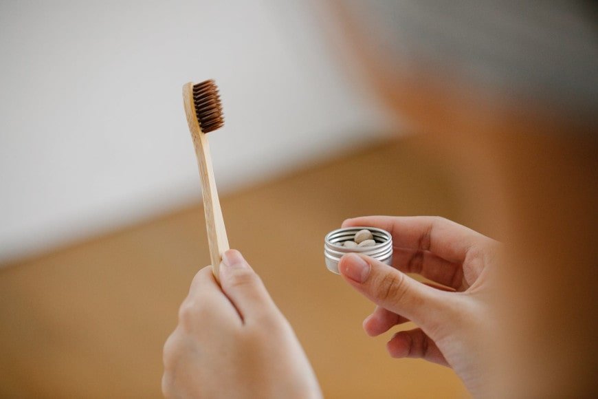Guide pour faire un dentifrice solide maison - Y-Brush
