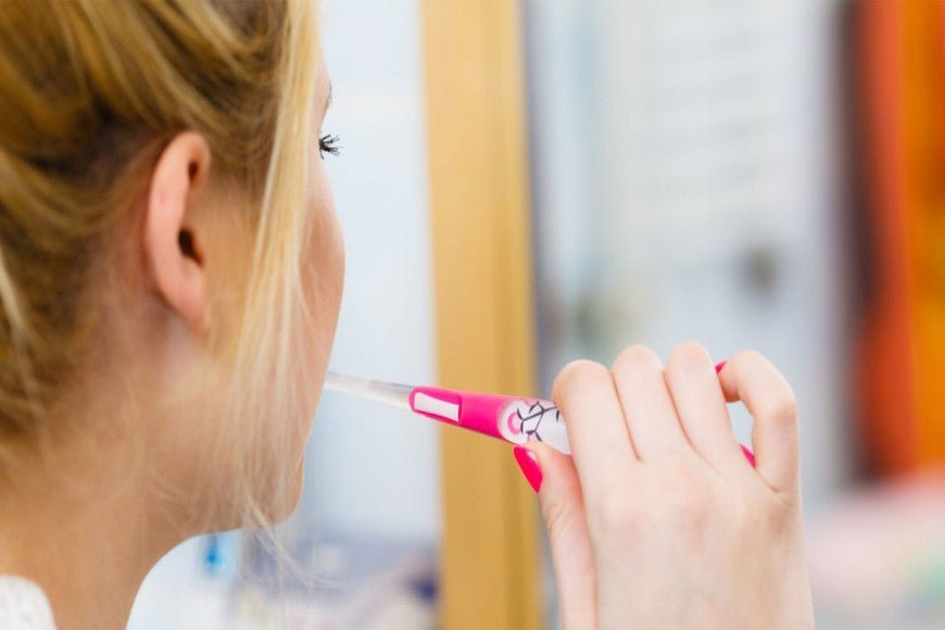 Comment préserver sa santé bucco-dentaire avant et après une gingivite - Y-Brush