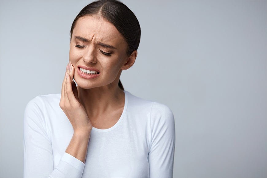 Qu’est-ce que la sensibilité dentaire et comment prendre soin de ses dents sensibles ? - Y-Brush