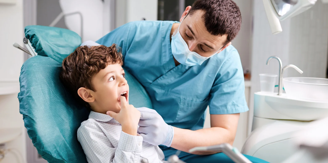 Brosse à dents électrique pour enfant : comment détartrer efficacement les dents