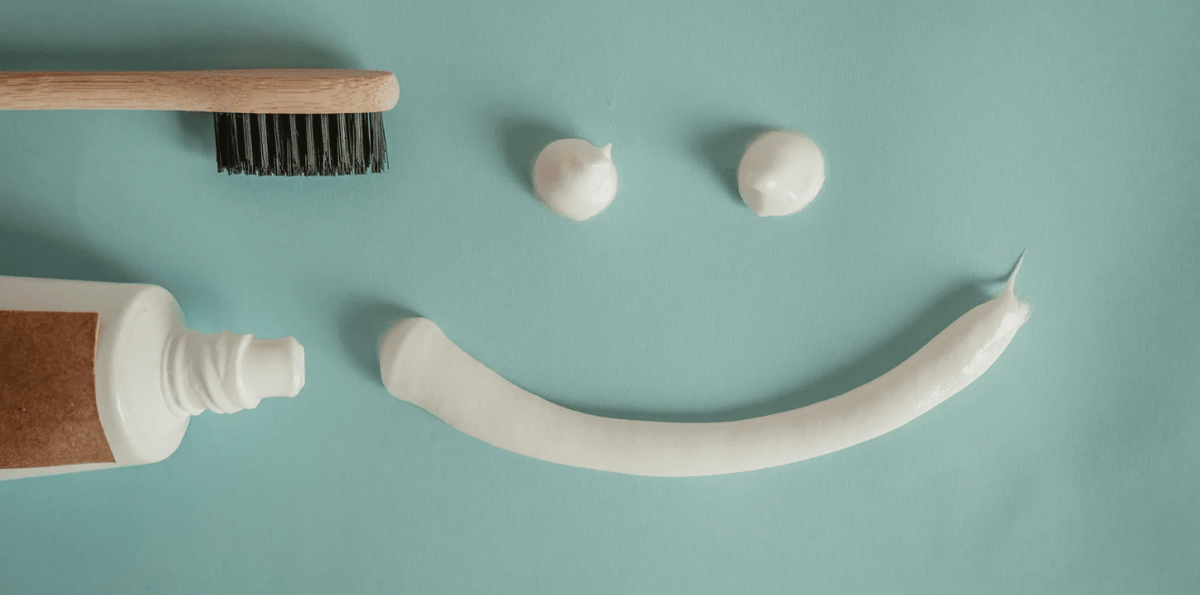 Voyage et hygiène bucco-dentaire : comment bien se brosser les dents en déplacement ? - Y-Brush