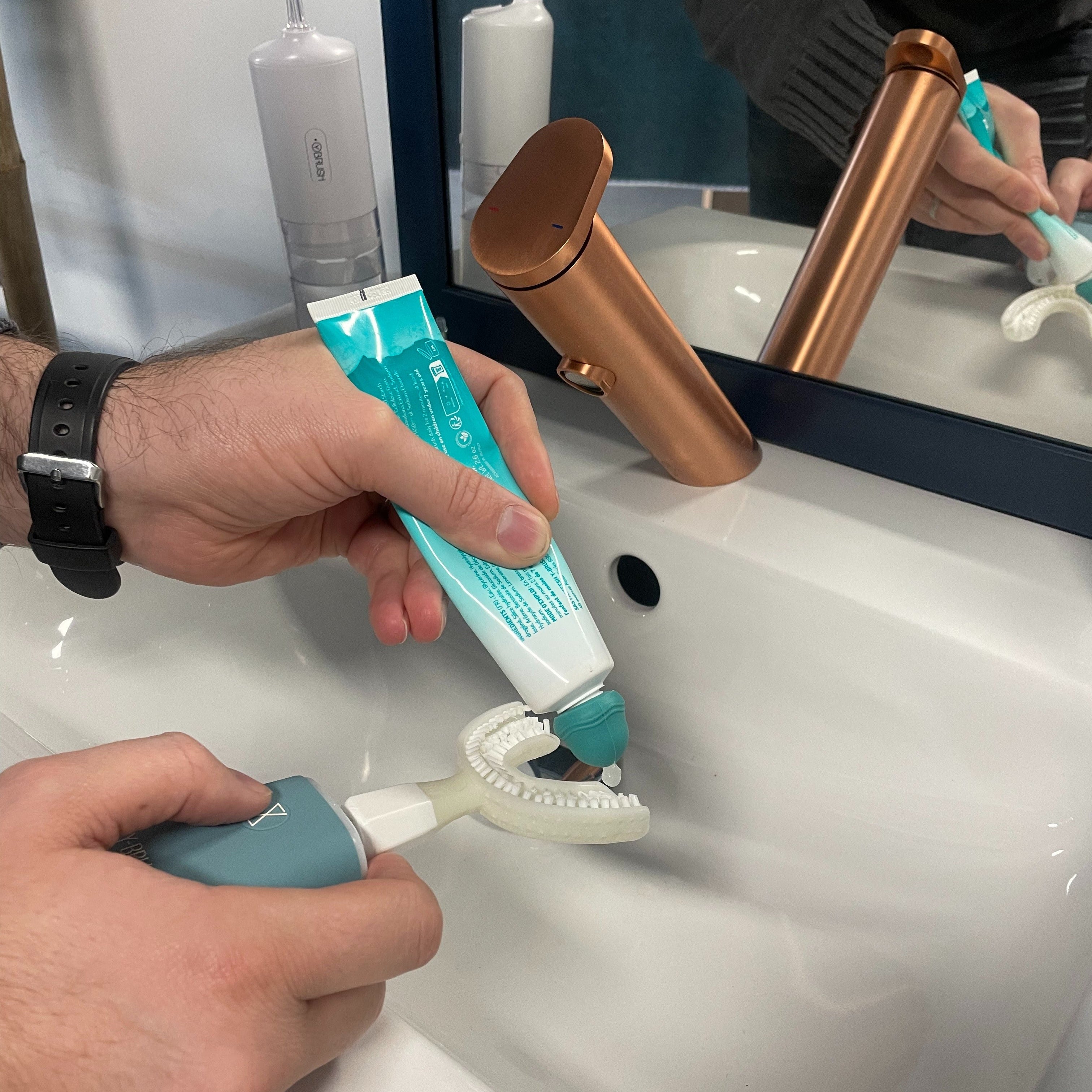 Y-Brush on the go and at work